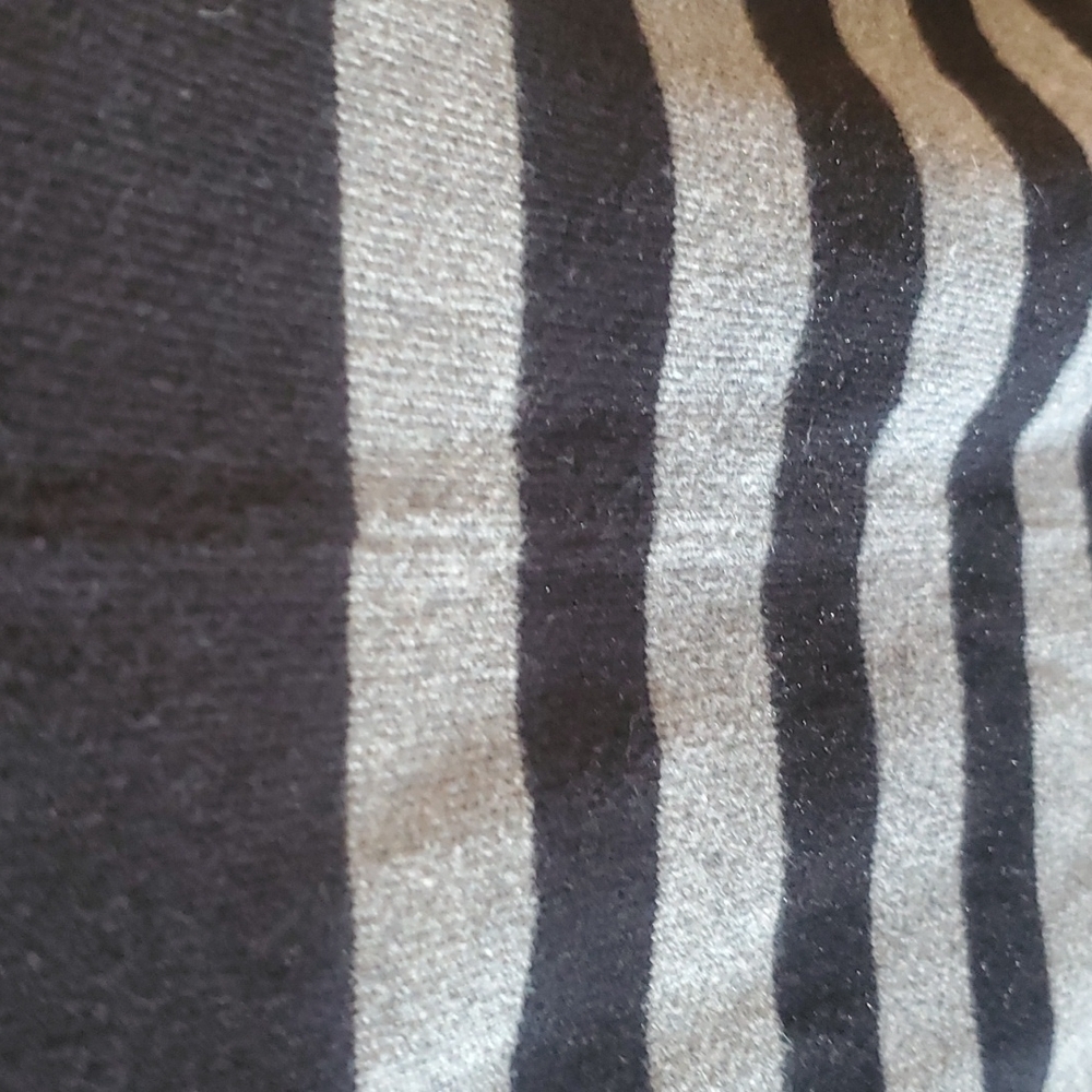Express* Sweater - Picture 3 of 8